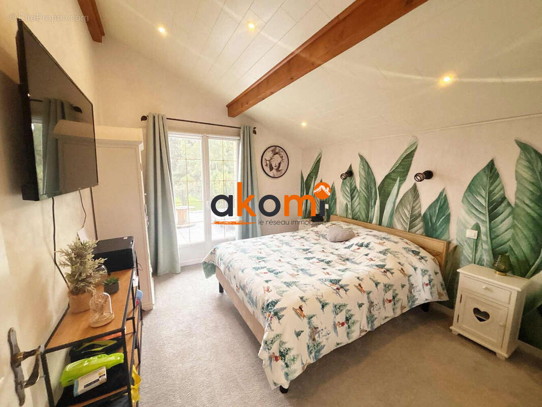 Maison à LA HOUSSIERE