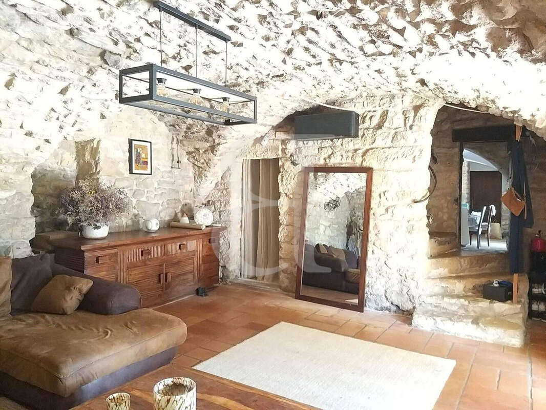 Maison à PERNES-LES-FONTAINES