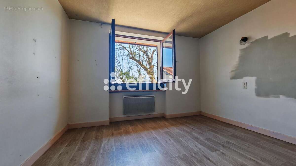 Maison 150 m² à Moirans  - photo 6