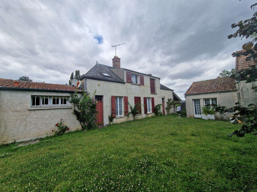 Ensemble immobilier de caractère sur un parc arboré de 5 000 m² constructibles - photo 6