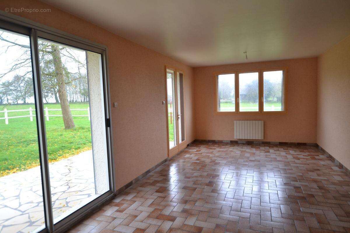 Maison à AVREMESNIL