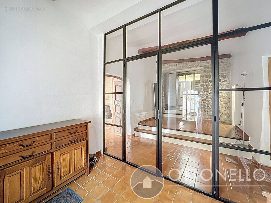 Appartement à ROQUEBRUNE-SUR-ARGENS