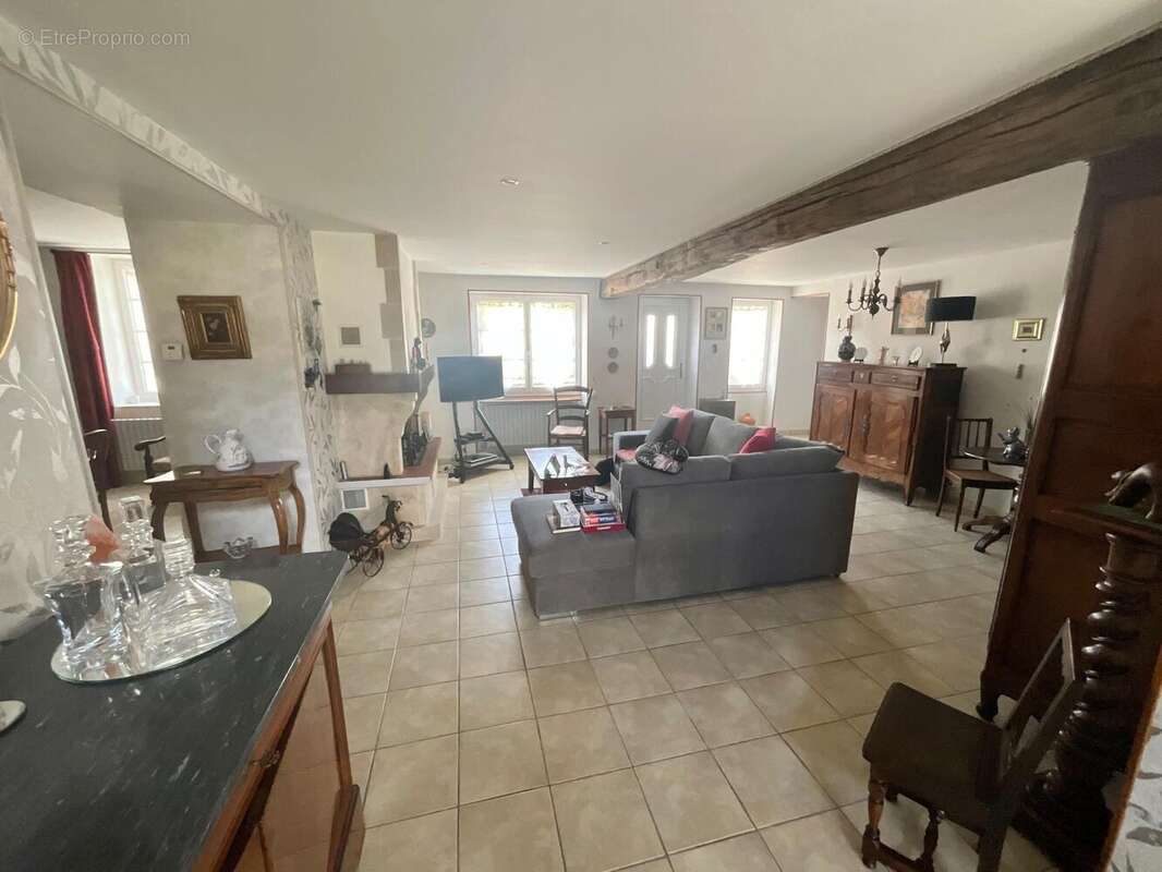 Maison 185 m² à Mehun-Sur-Yevre  - photo 4