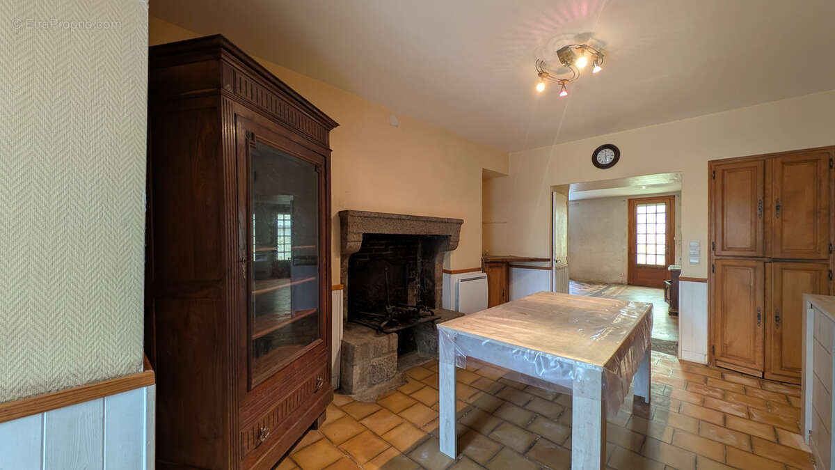 Maison à LES LANDES-GENUSSON