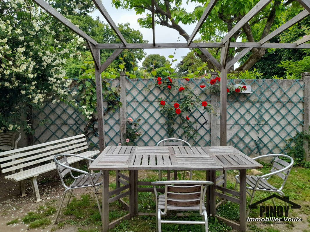 Maison ancienne avec jardin de 431 m2   Une belle opportunité aux portes de Villeneuve-la-Guyard - photo 8