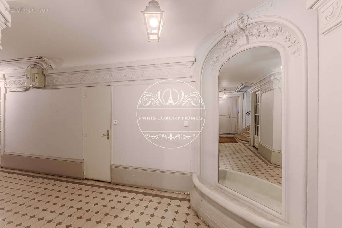 Appartement à PARIS-1E