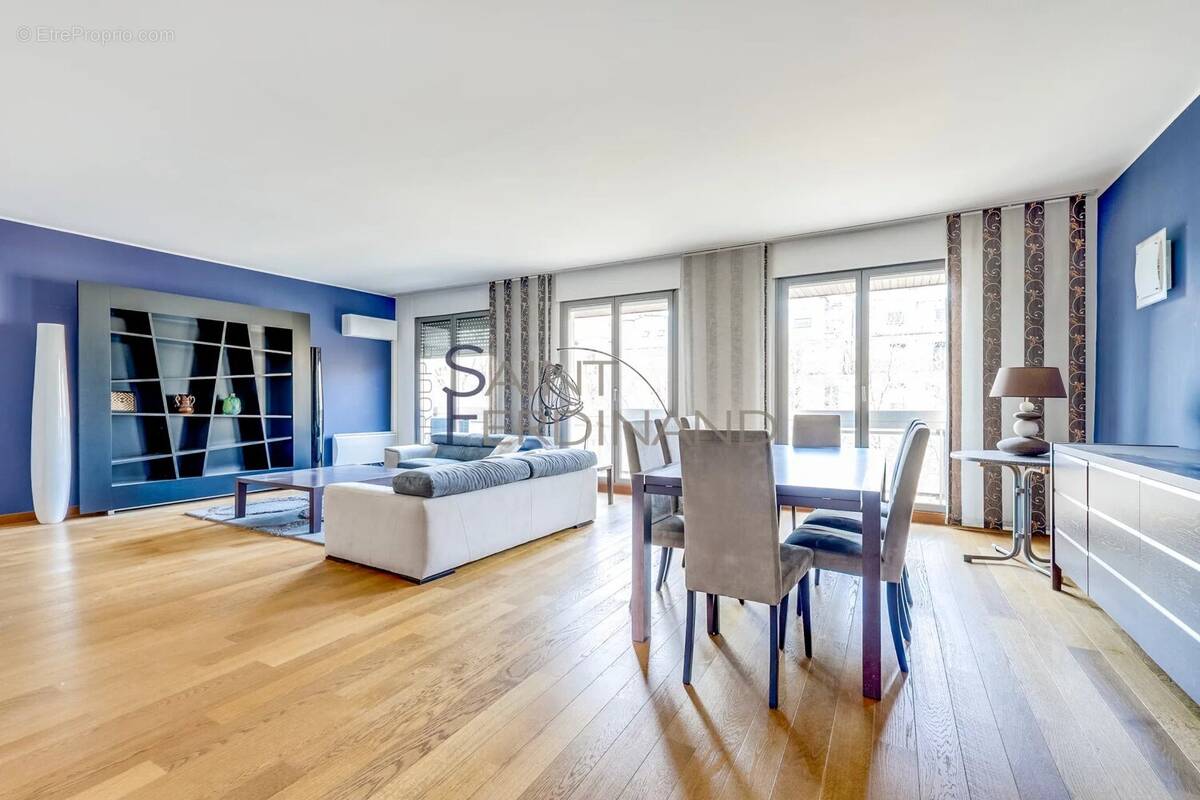 Appartement à PARIS-8E