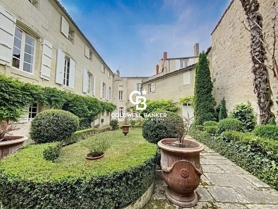 Maison à SAINTES
