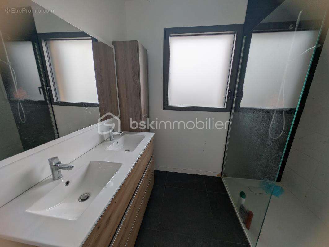 Maison à LA CHAPELLE-BASSE-MER