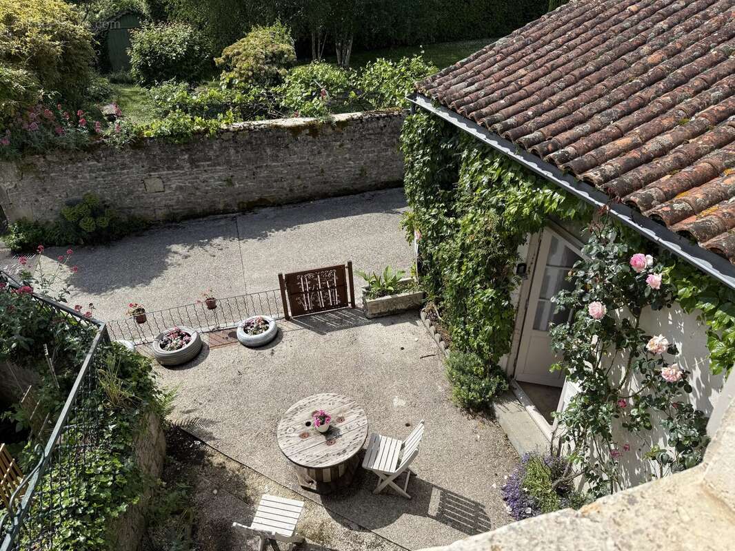 Appartement à NANTEUIL-EN-VALLEE
