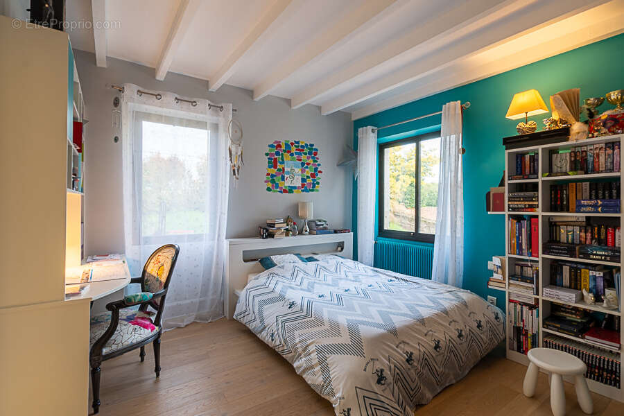 Maison à SAINTE-COLOMBE-EN-BRUILHOIS