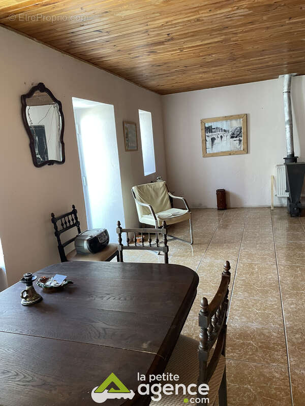Maison à VEAUGUES