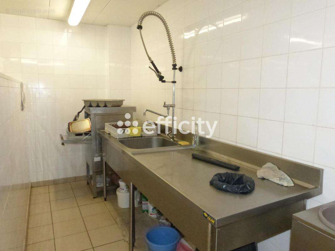 Commerce à LES MONTS-VERTS