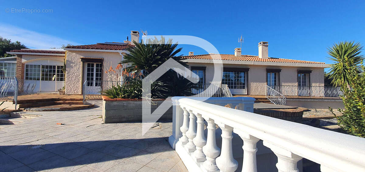 Maison à VILLELONGUE-DELS-MONTS