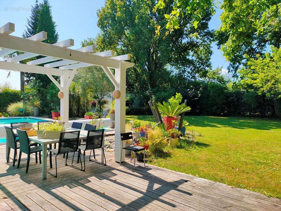 Maison à CARBON-BLANC