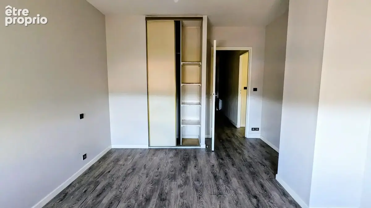 chambre avec placard