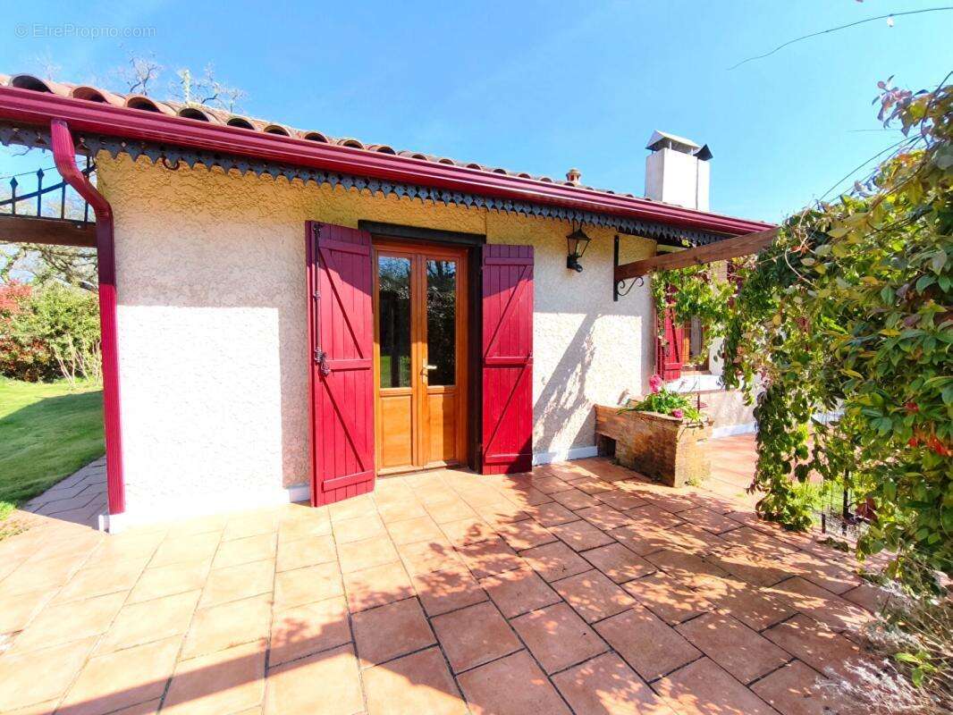 Propriété 200 m2 avec étang, piscine sur 5 hectares - photo 16