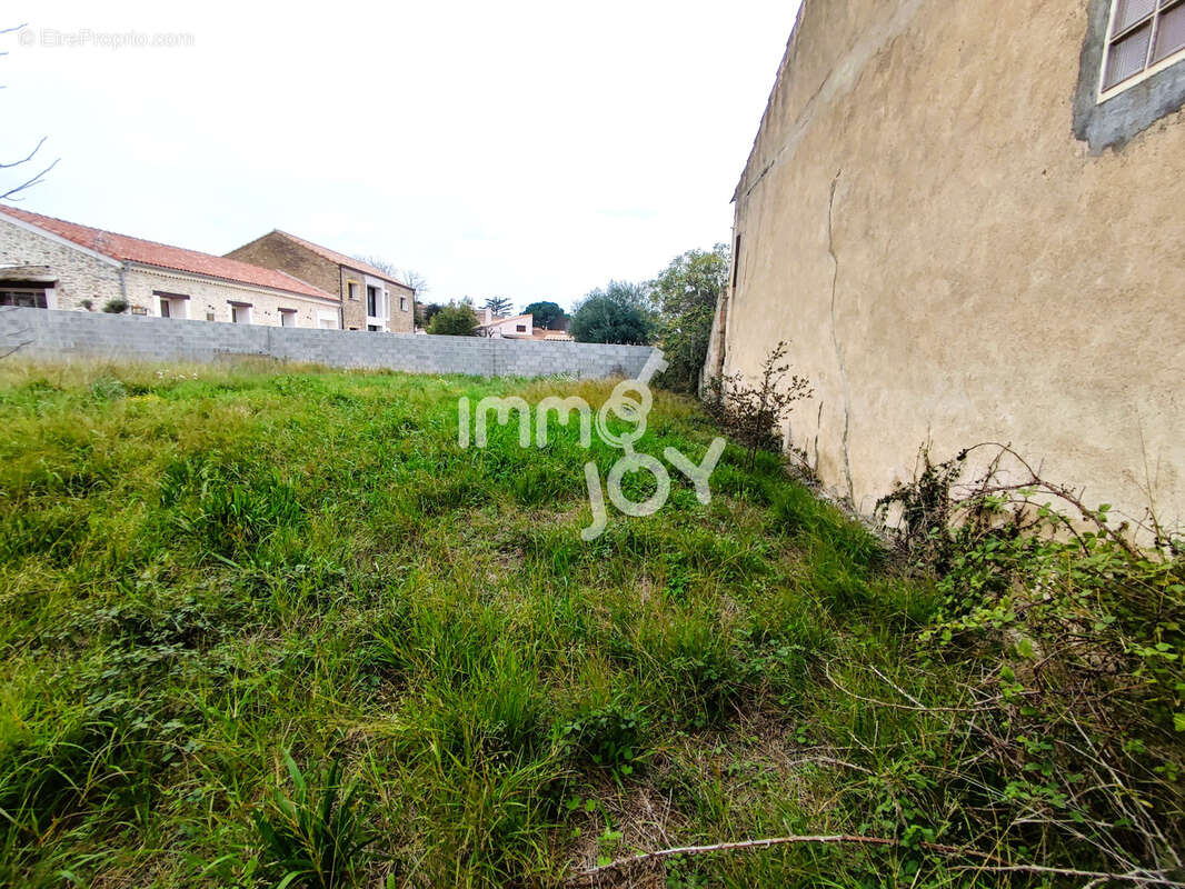 Terrain à SAINT-MARCEL-SUR-AUDE