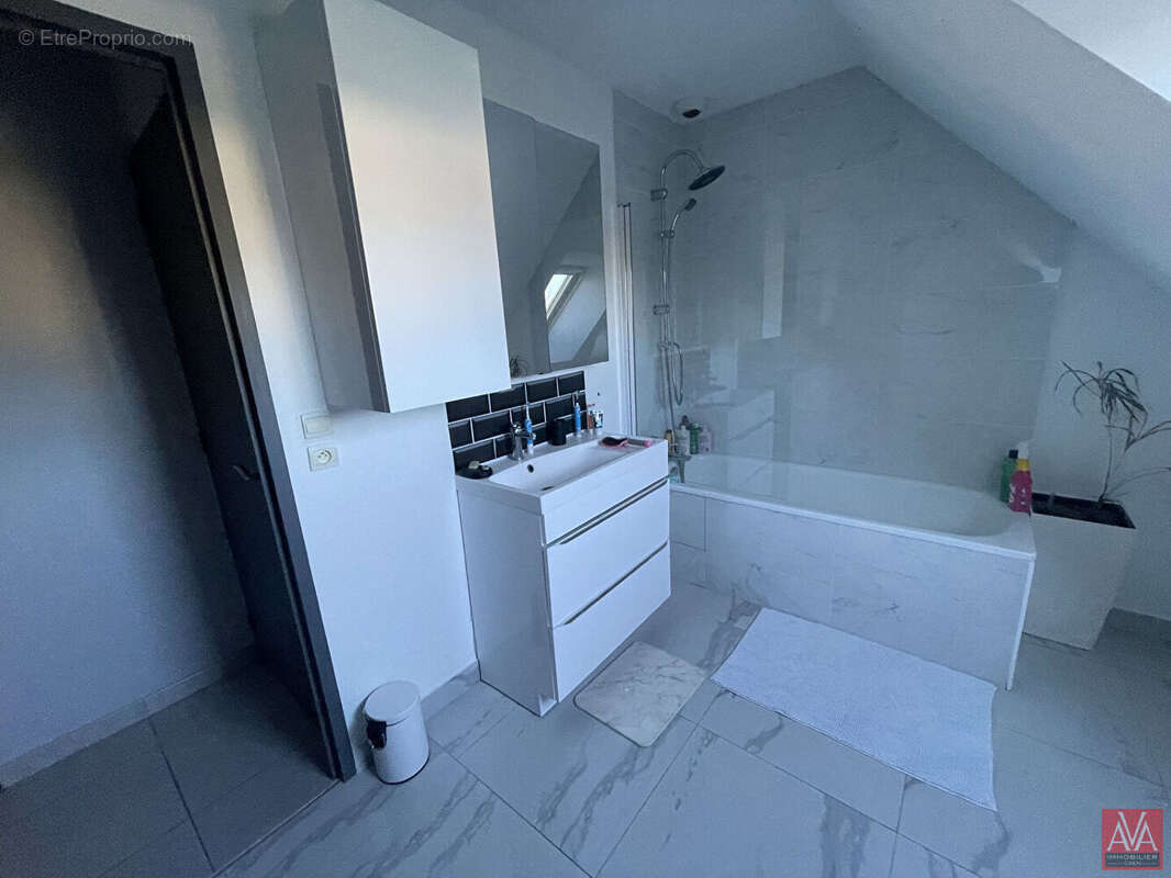 Maison à SAINT-MARTIN-DE-FONTENAY