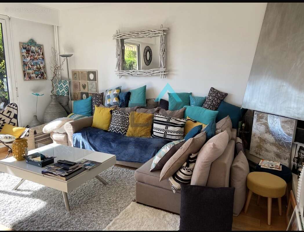 Appartement à LE MESNIL-LE-ROI