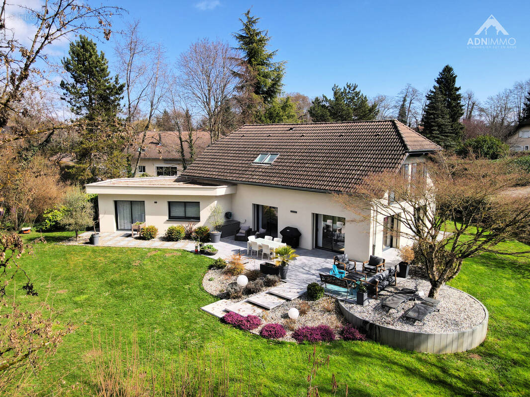 Maison à SAINT-GENIS-POUILLY