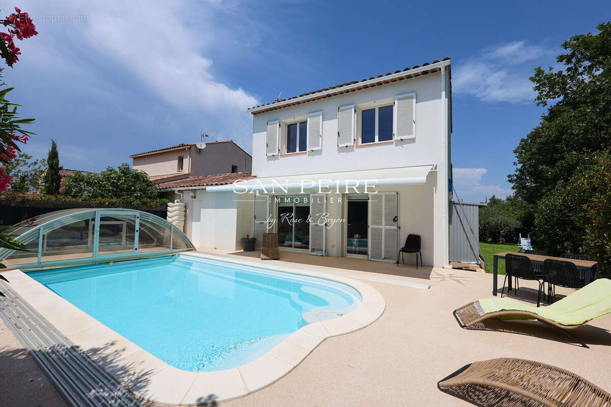 Maison à ROQUEBRUNE-SUR-ARGENS