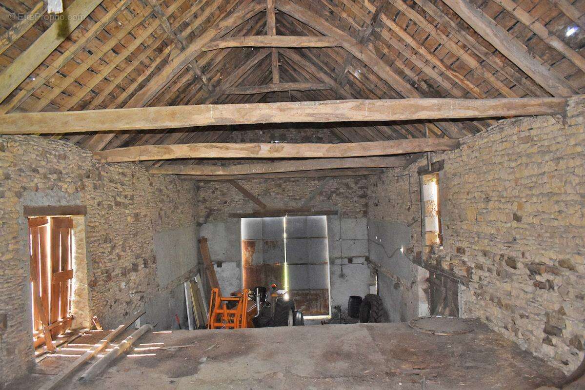 Maison à LA CHAPELLE-AUBAREIL
