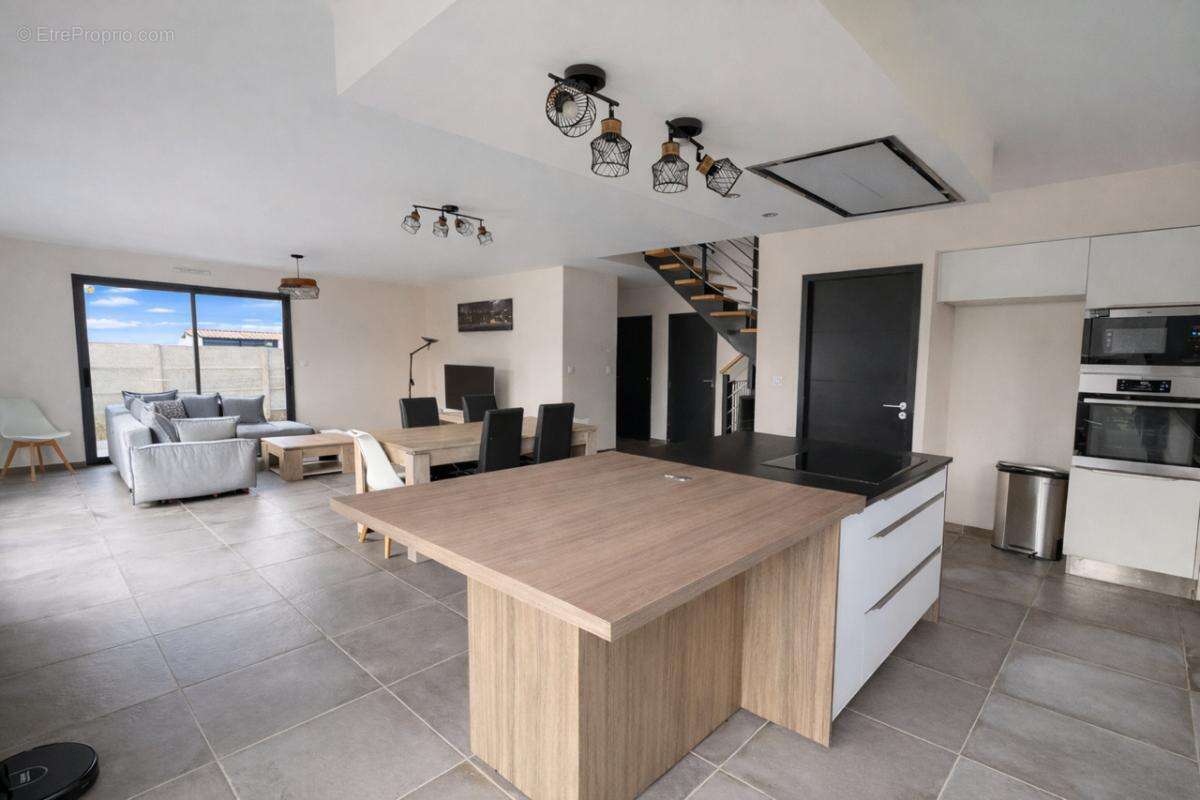 Maison à SALLES