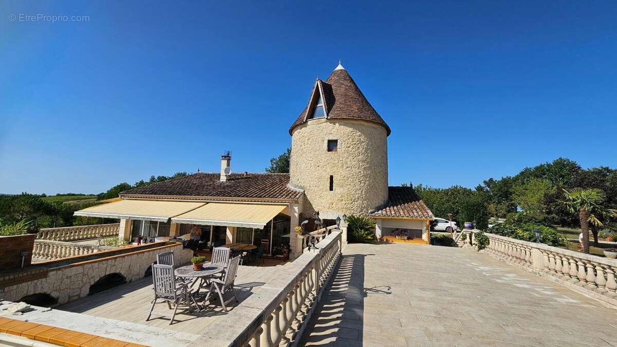 Maison Courrensan 8 pièce(s) 280 m2 - photo 4