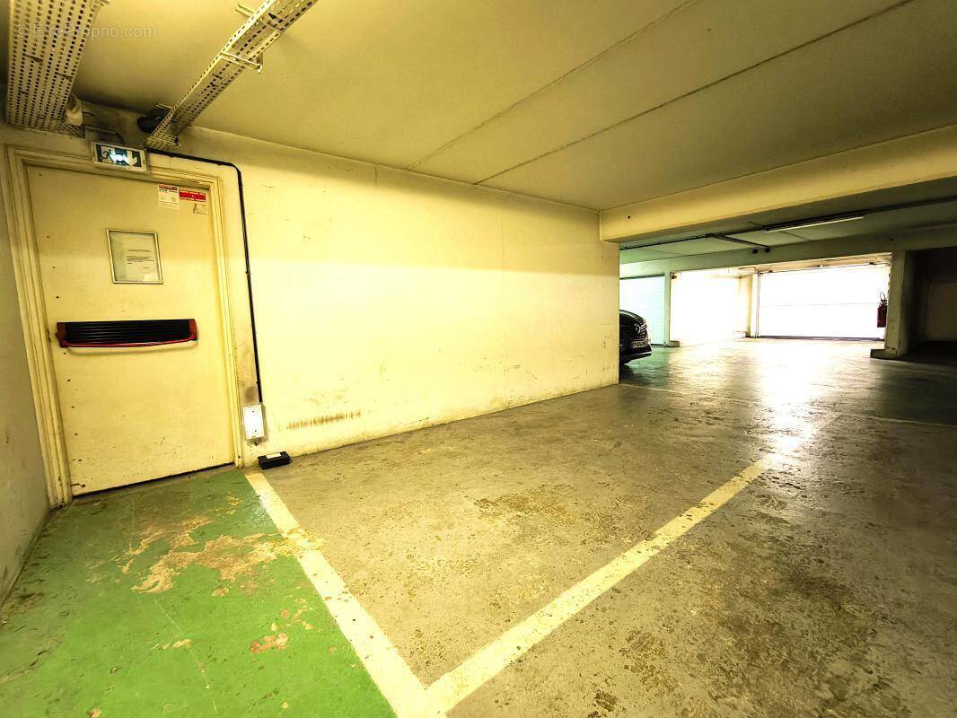 Parking à PARIS-20E