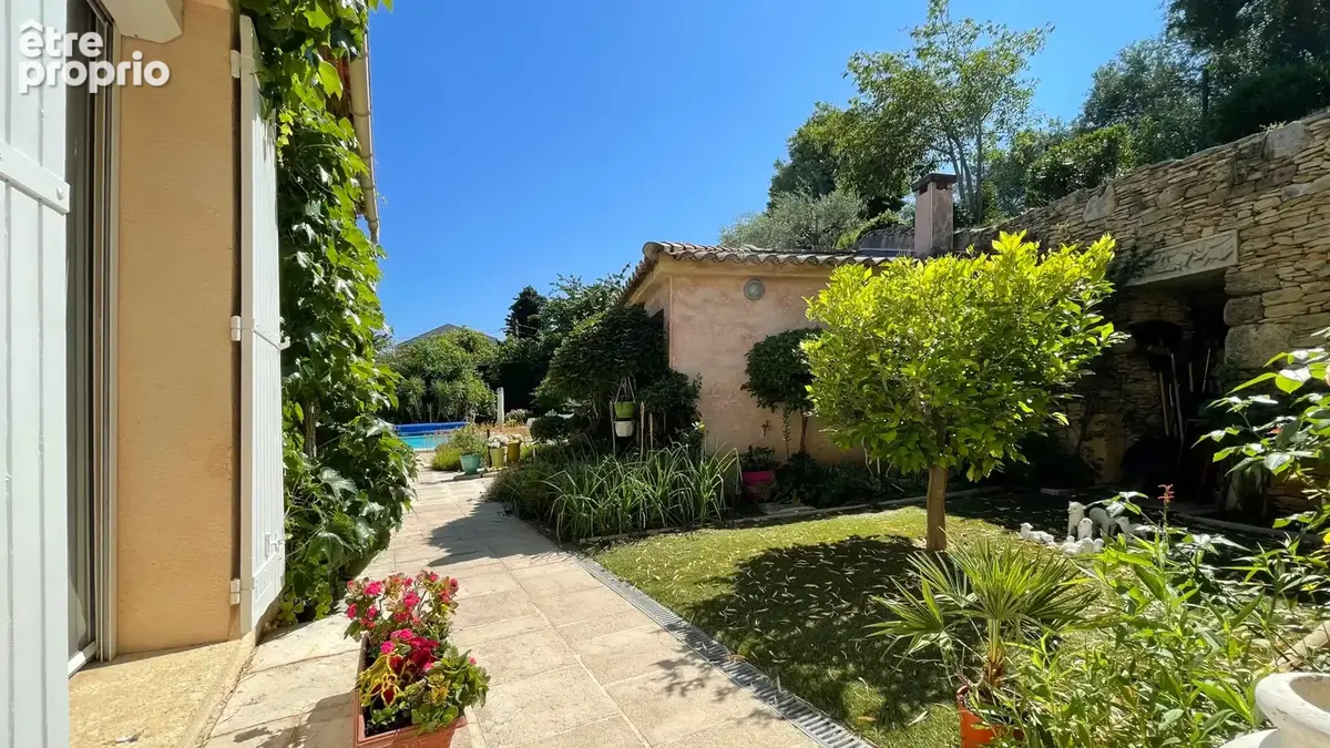Proche Pont du Gard, villa avec parc paysager, piscine et double garage - photo 25