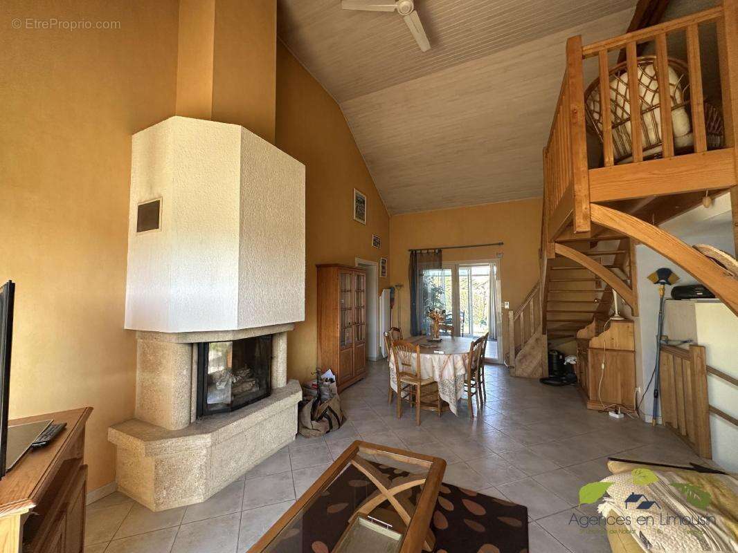 Maison à PEYRAT-LE-CHATEAU