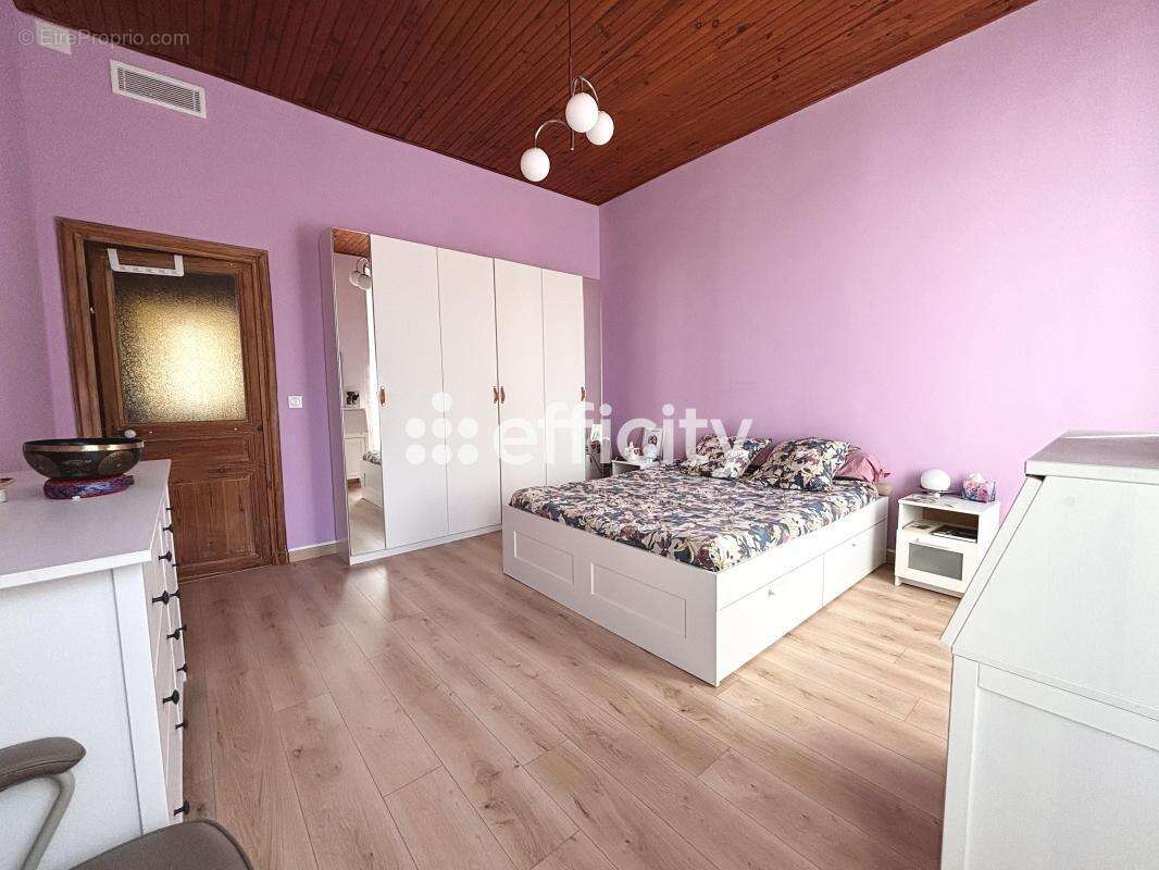 Appartement à MARSEILLE-5E