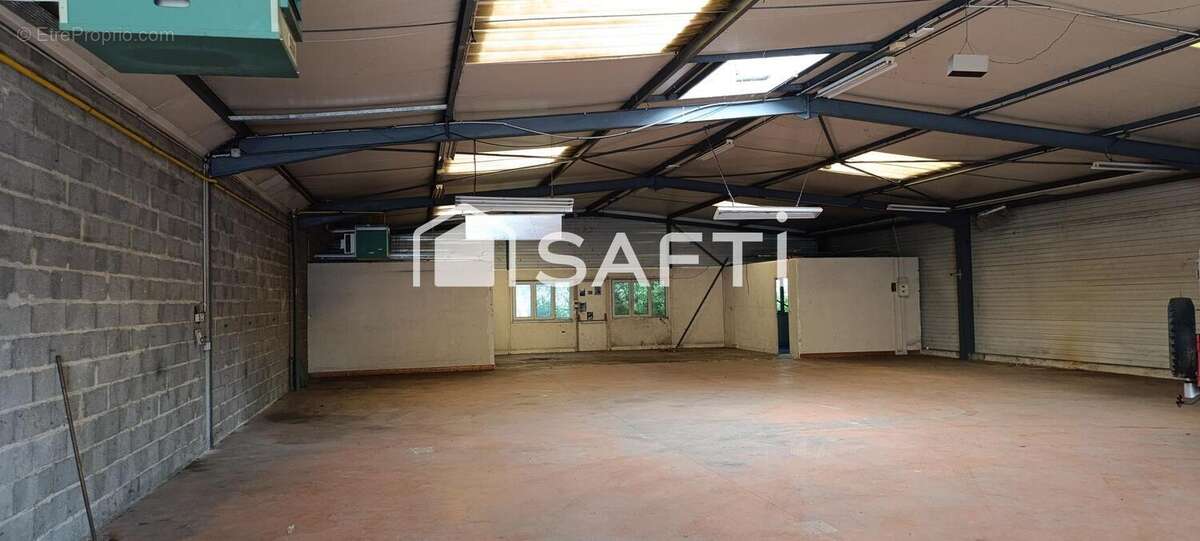 Commerce 508 m² à Parcay-Meslay  - photo 2