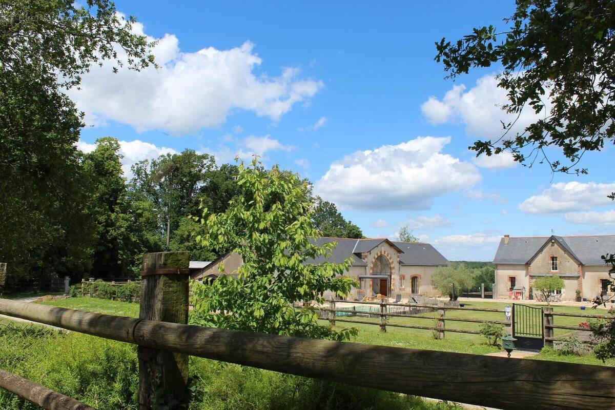   - Maison à SEICHES-SUR-LE-LOIR