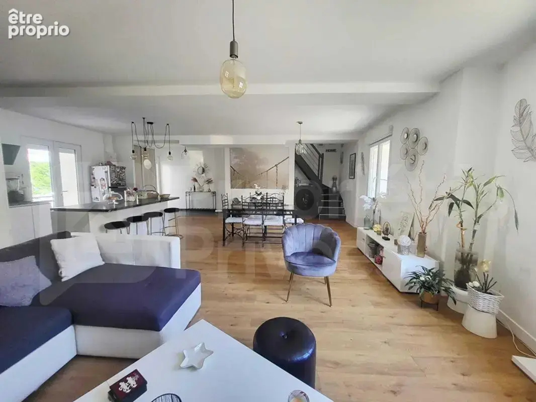 Coup de coeur pour cette maison rénovée, 3 chambres, jardin et stationnement - photo 3