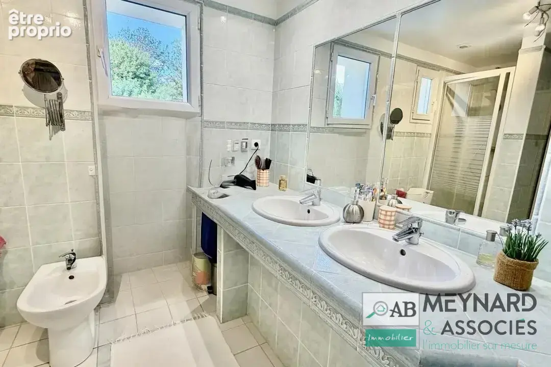 Maison à vendre 5mn Faremoutiers 200m2 utiles - 4 chambres - piscine chauffée- jardin - photo 10