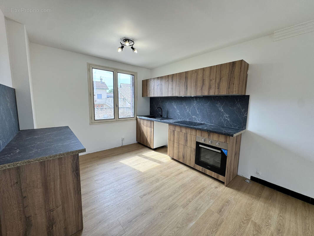 Maison rénovée de 75 m2 avec sous-sol complet   Saint-Alban-de-Roche (38080) - photo 2