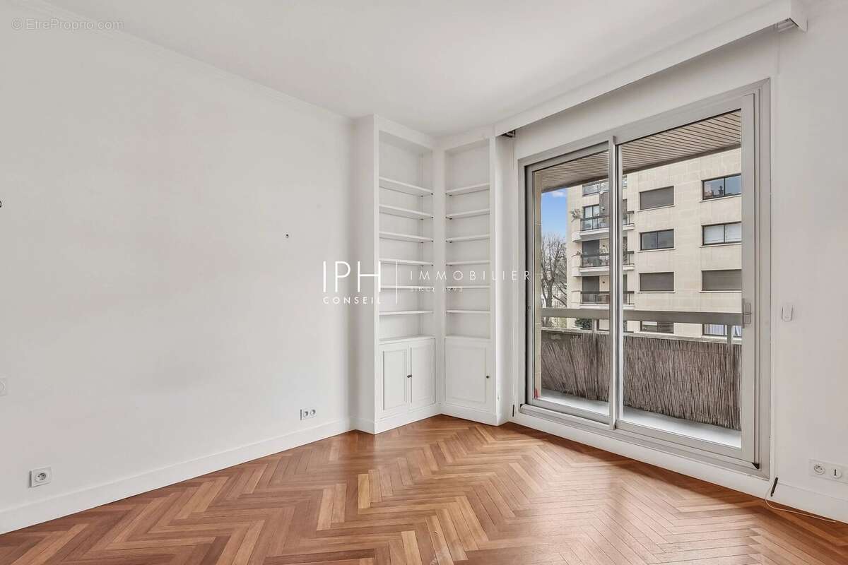 Appartement à NEUILLY-SUR-SEINE