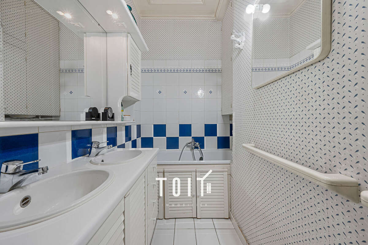 Appartement à PARIS-17E