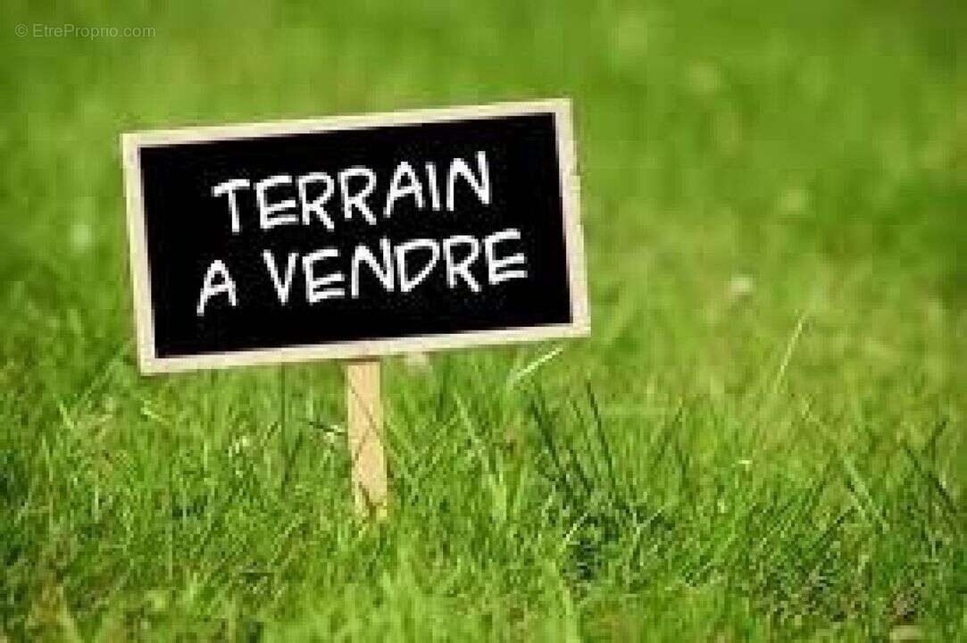 Terrain à ROGNAC