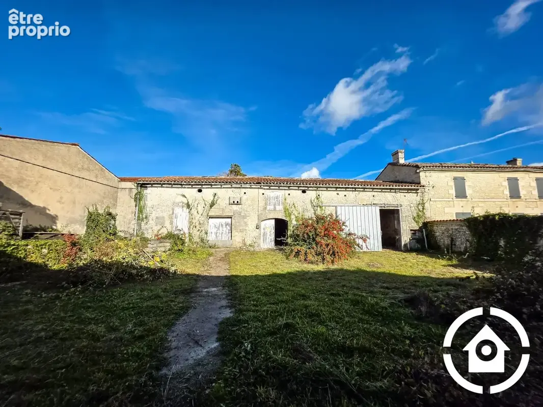 Commerce 360 m² à vendre à Angeac-Champagne (16130) - photo 2