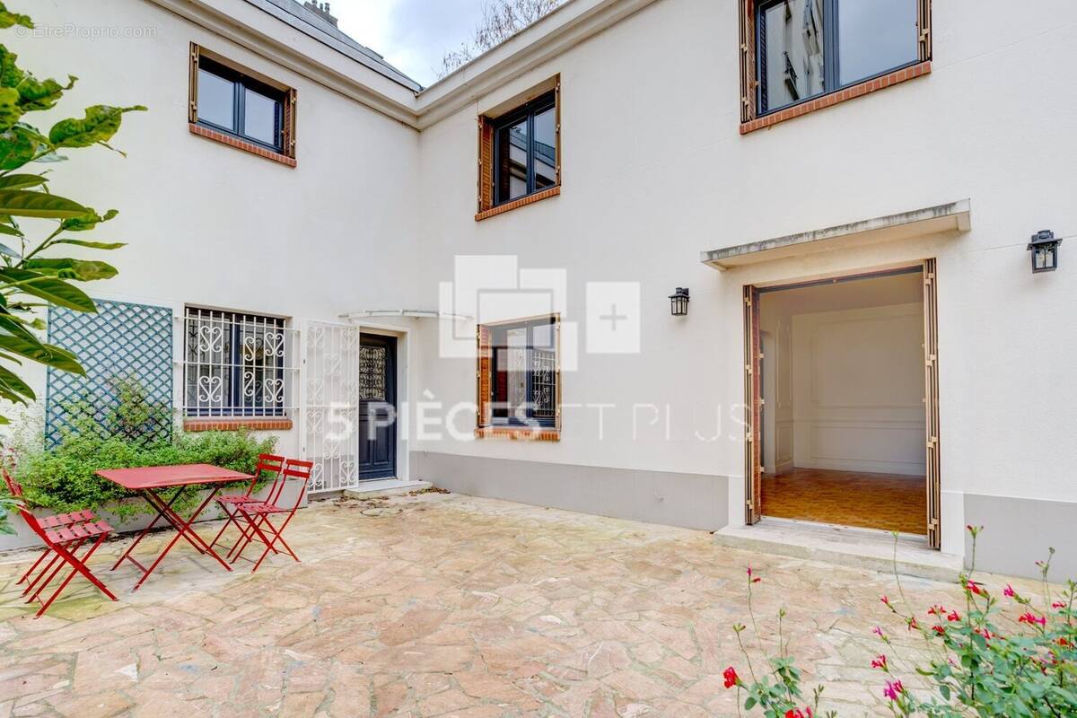 Maison à NEUILLY-SUR-SEINE