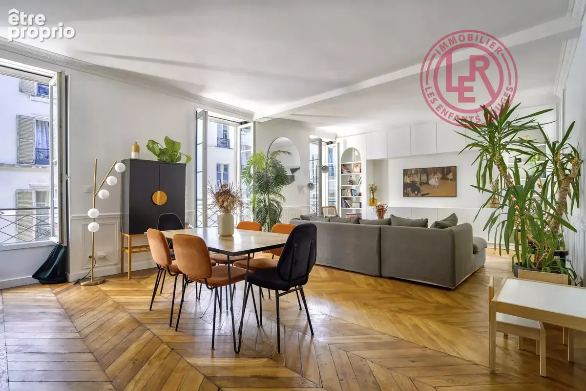 LE MARAIS – Rue Meslay – Appartement d’exception entièrement rénové - photo 2