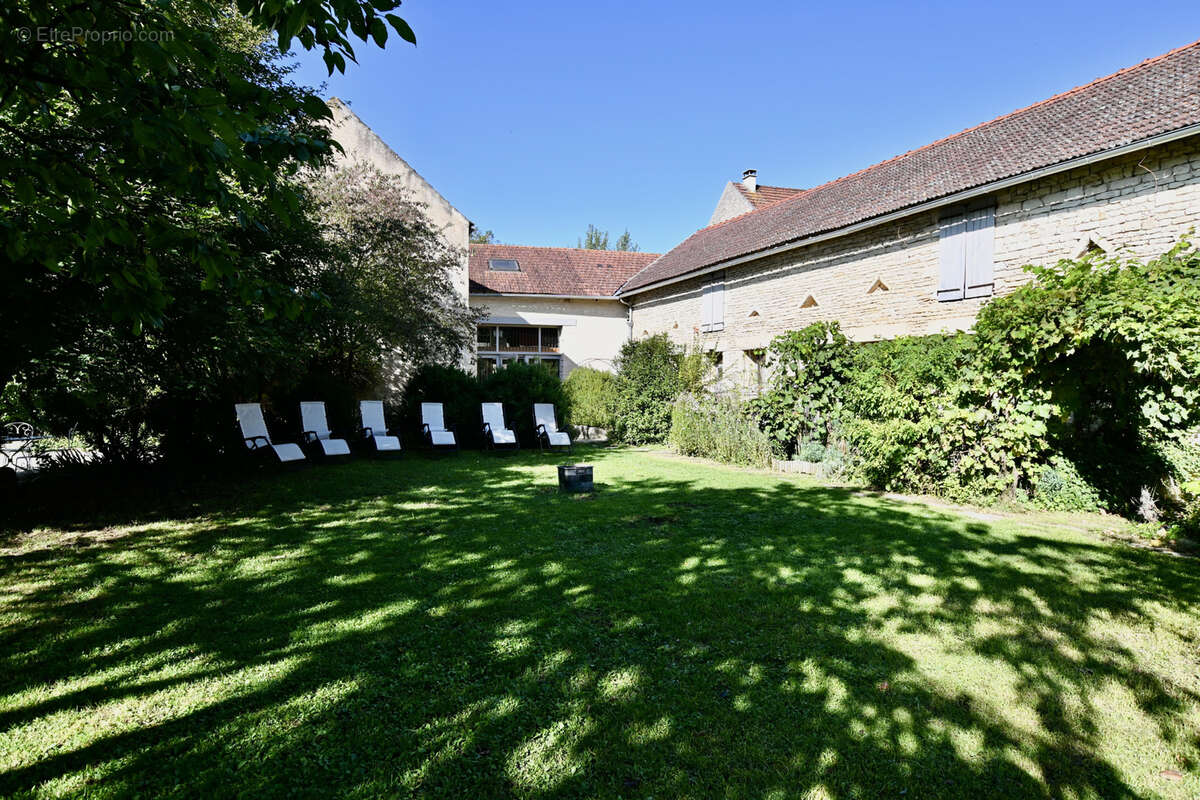 Maison à NOYERS
