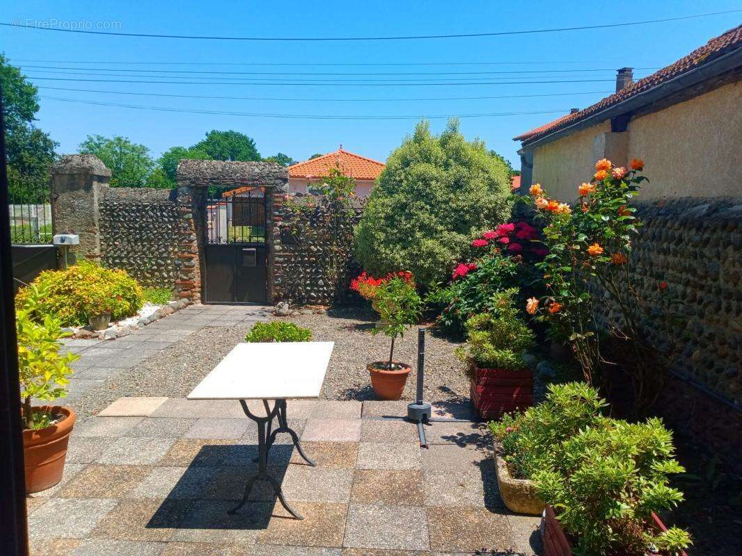 Maison à VIC-EN-BIGORRE