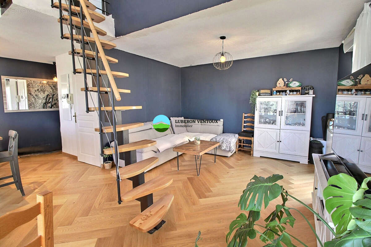 Appartement à PERNES-LES-FONTAINES