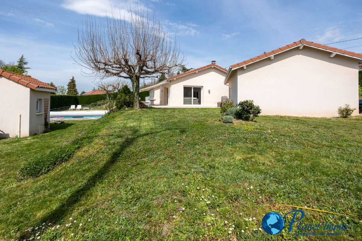 Maison à SAINT-BONNET-LES-OULES