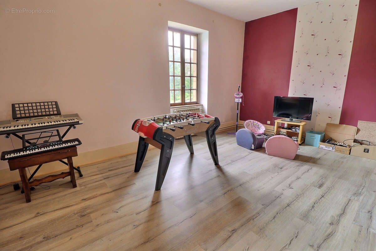 Maison mitoyenne de village avec 5 chambres et plus - photo 13