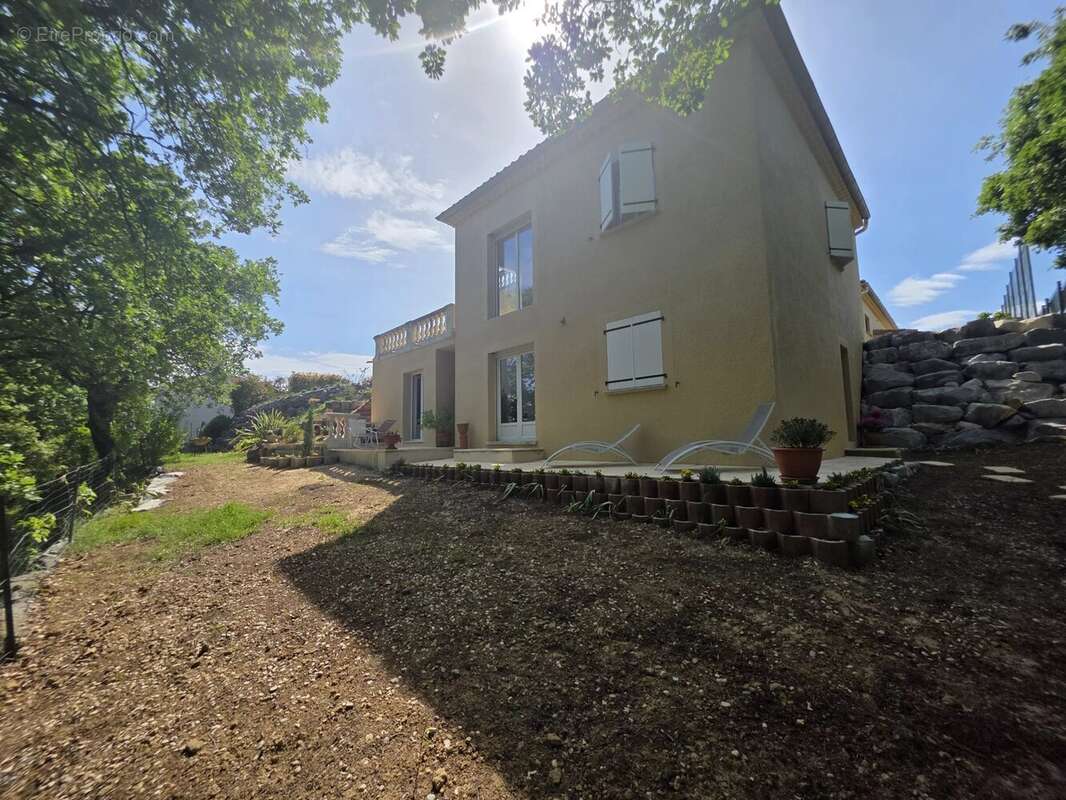 Maison à MEYSSE